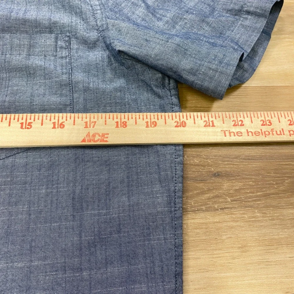 Banana Republic Button Up Mens Small Slim Fit Cotton Chambray Blue Classic Shirt